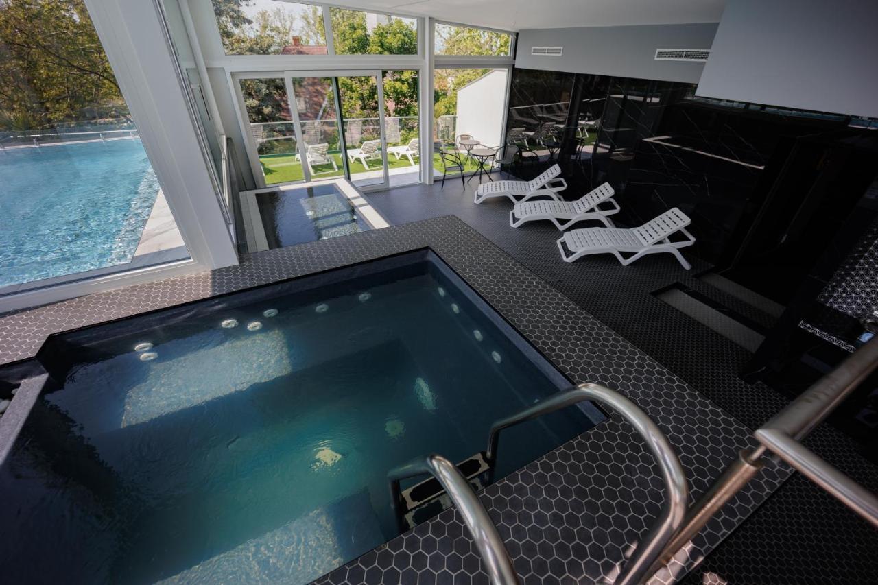 Villa Bauhaus Wellness Apartman Siofok Ngoại thất bức ảnh