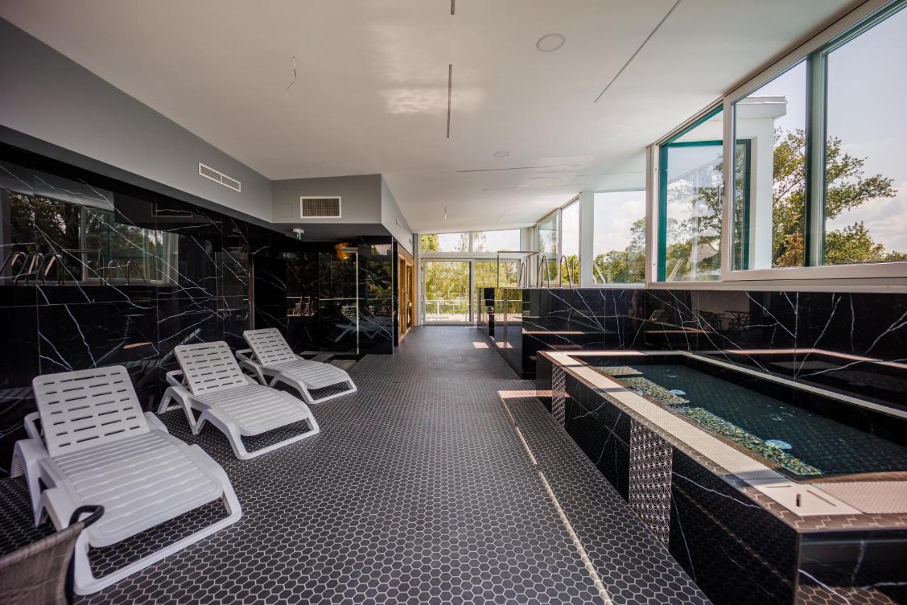 Villa Bauhaus Wellness Apartman Siofok Ngoại thất bức ảnh